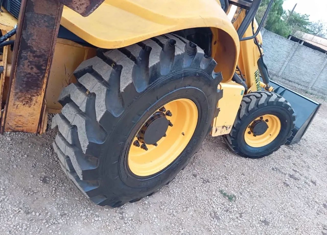 2013 Retroescavadeira New Holland B90 - Foto 5