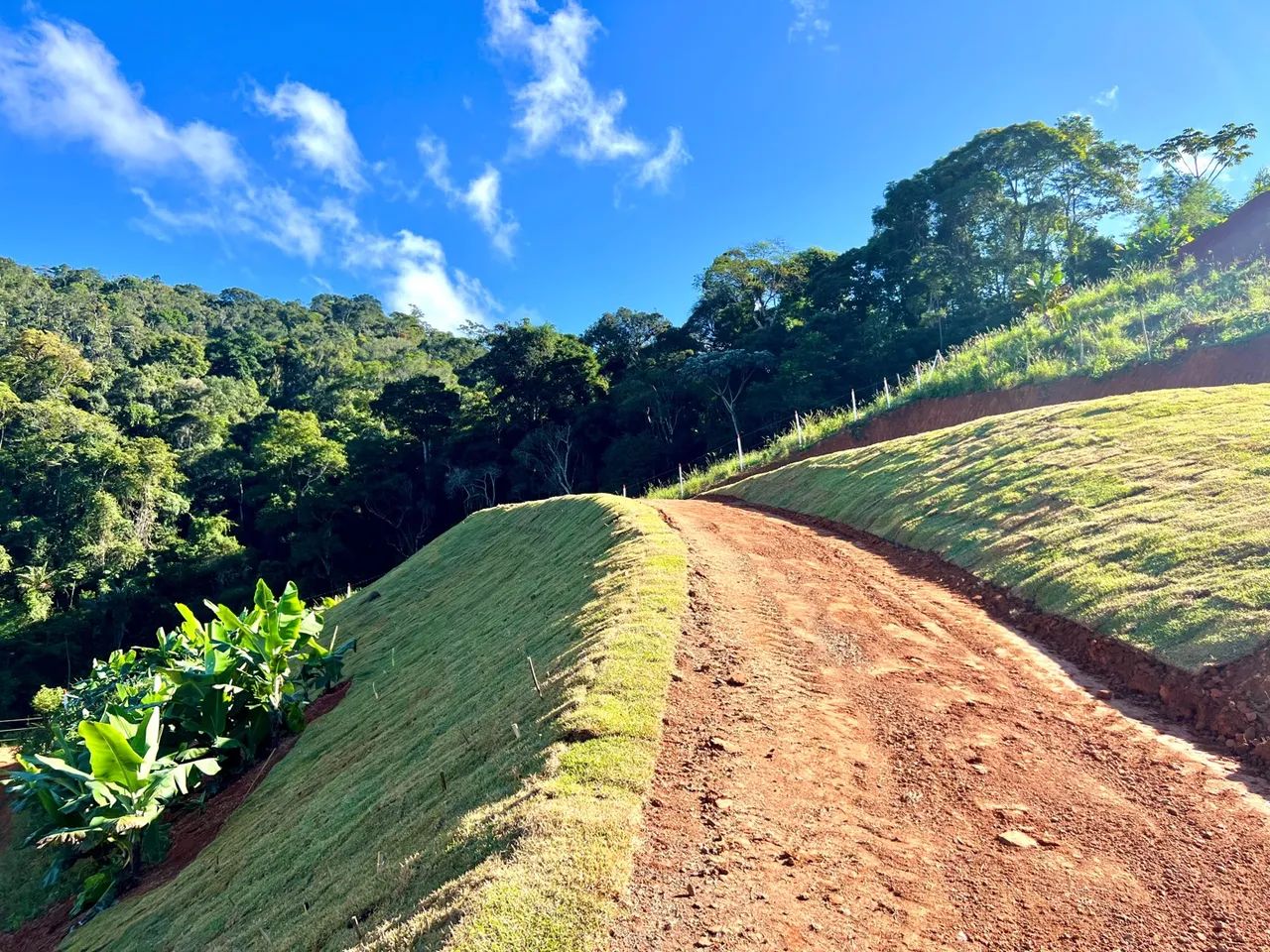 Santa Teresa, lindos terrenos em condominio fechado a 2 km do asfalto - Foto 2