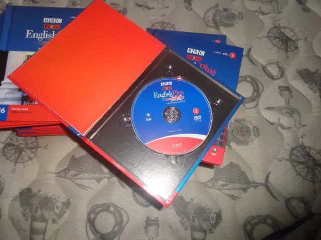 Curso de inglês com 30 livros capa dura, livros + DVDs - Foto 6