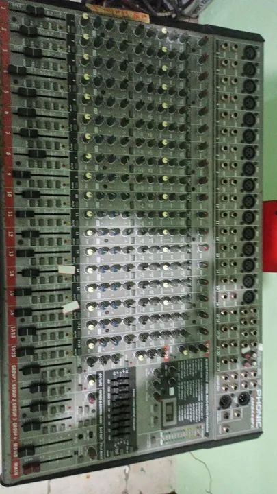 Mesa de Som Phonic 24 Canais