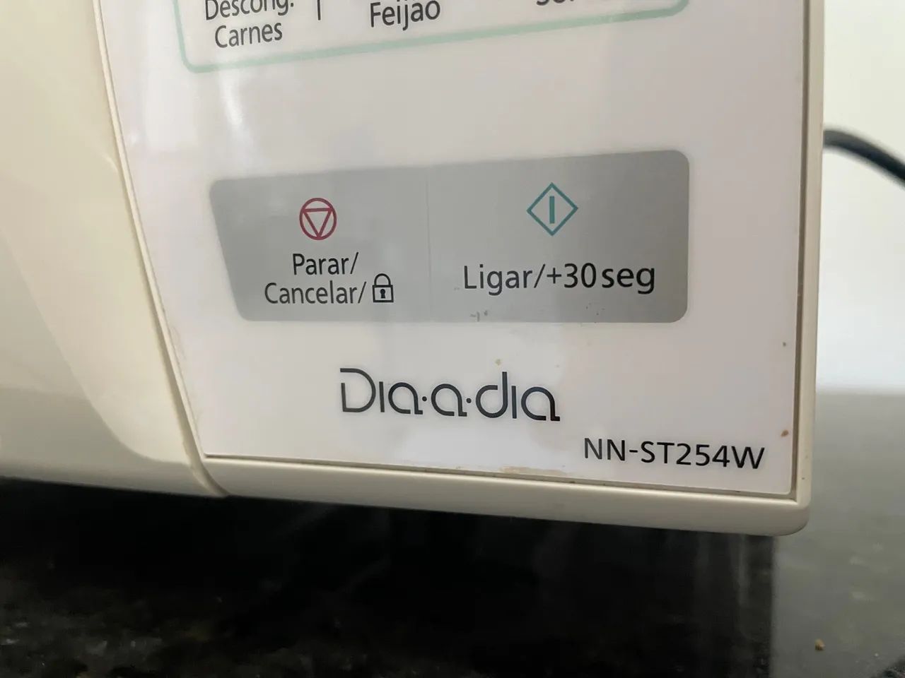 Micro-ondas Panasonic 21 Litros NN-ST254WRU - Foto 2