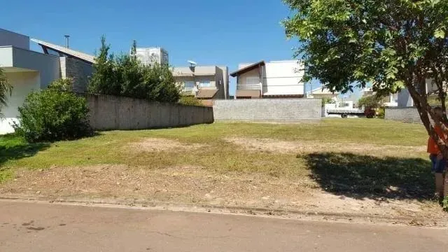 Terreno para venda com 389 metros quadrados em Condomínio Belvedere - Cuiabá - MT