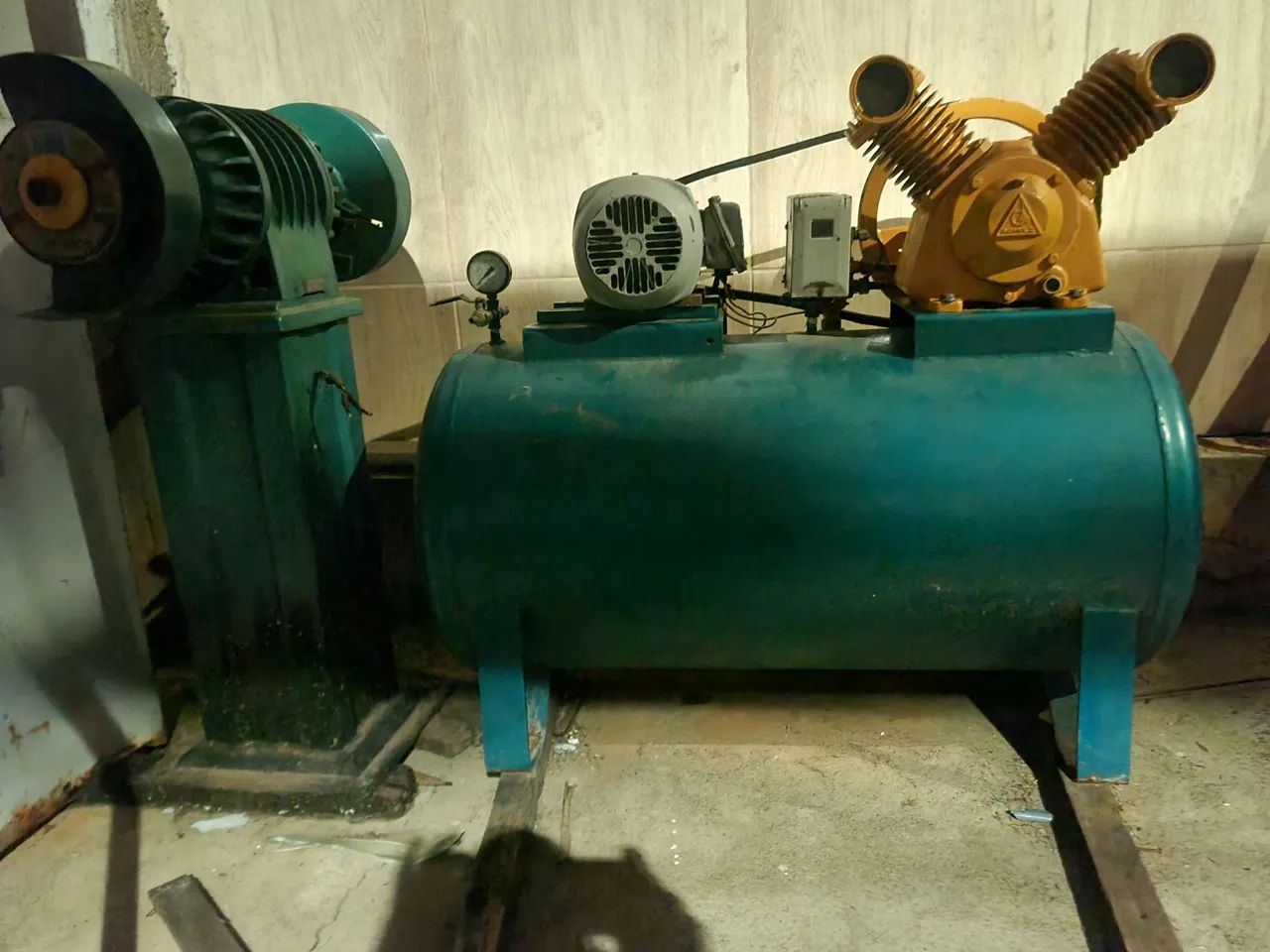 Vendo compressor trifásico +Esmeril trifásico jowa - Foto 2