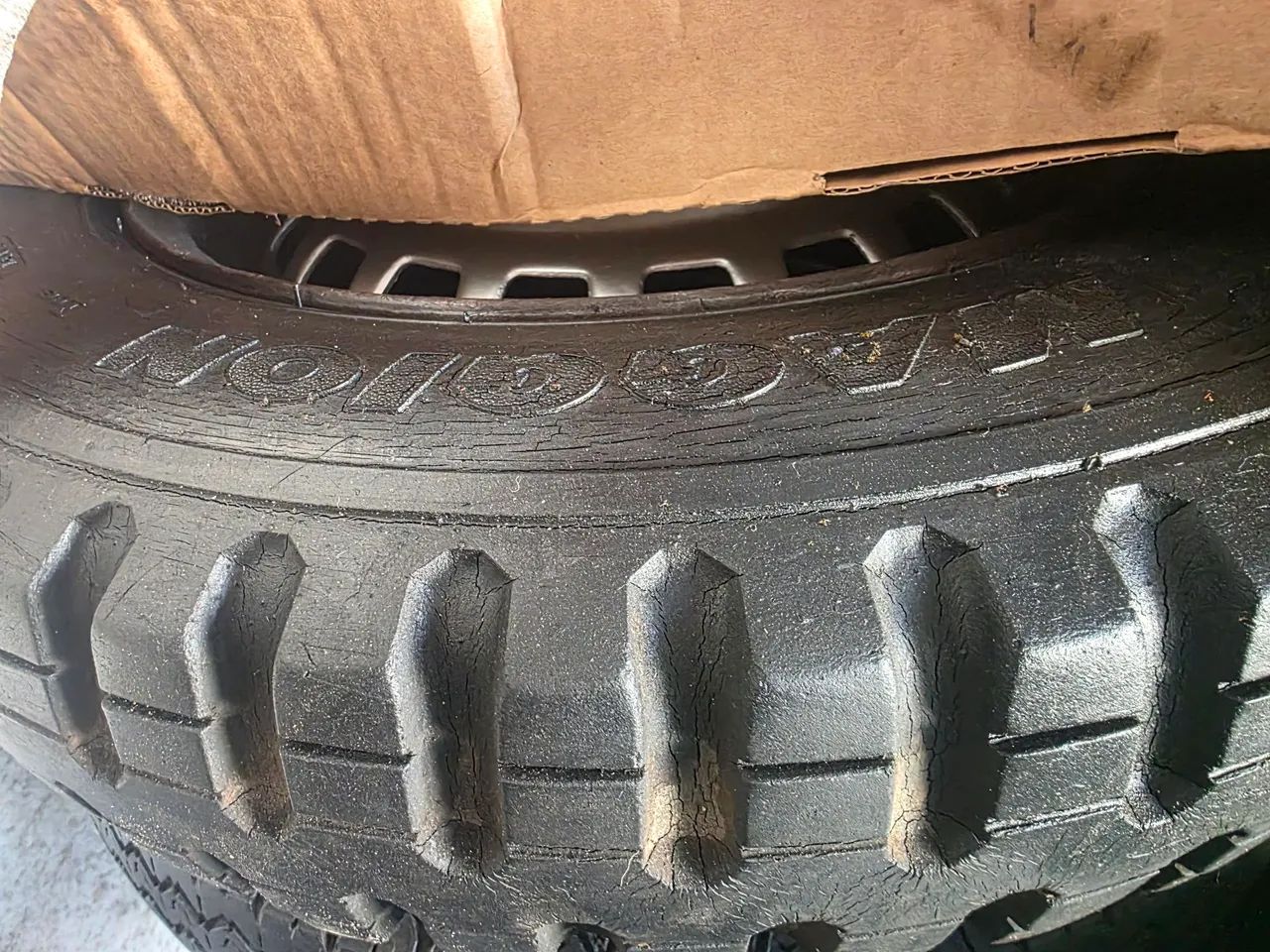 Rodas aro 15 de ferro com pneus bons - Foto 3
