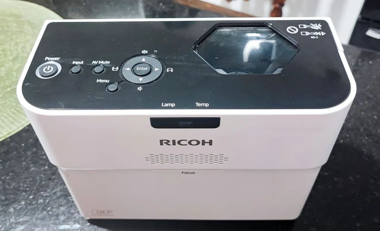 Projetor Ricoh WX4152N ultracurta distância 