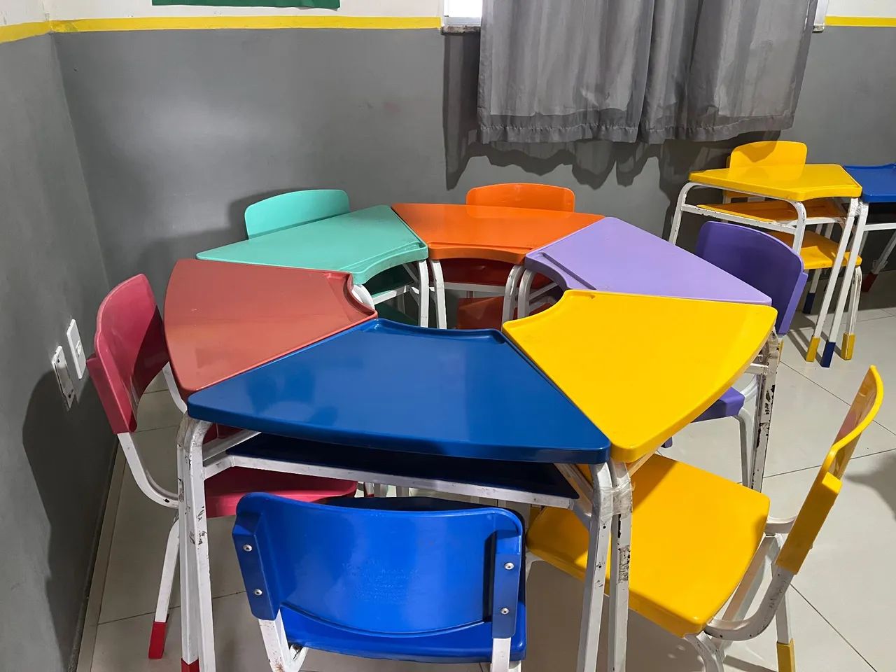 Móveis e brinquedos escalares 