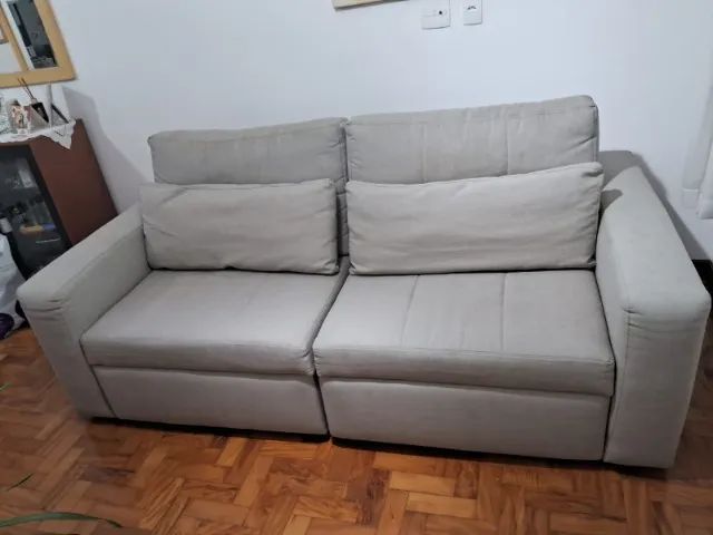 Sofá extensível e reclinável com assentos retráteis e almofadas soltas