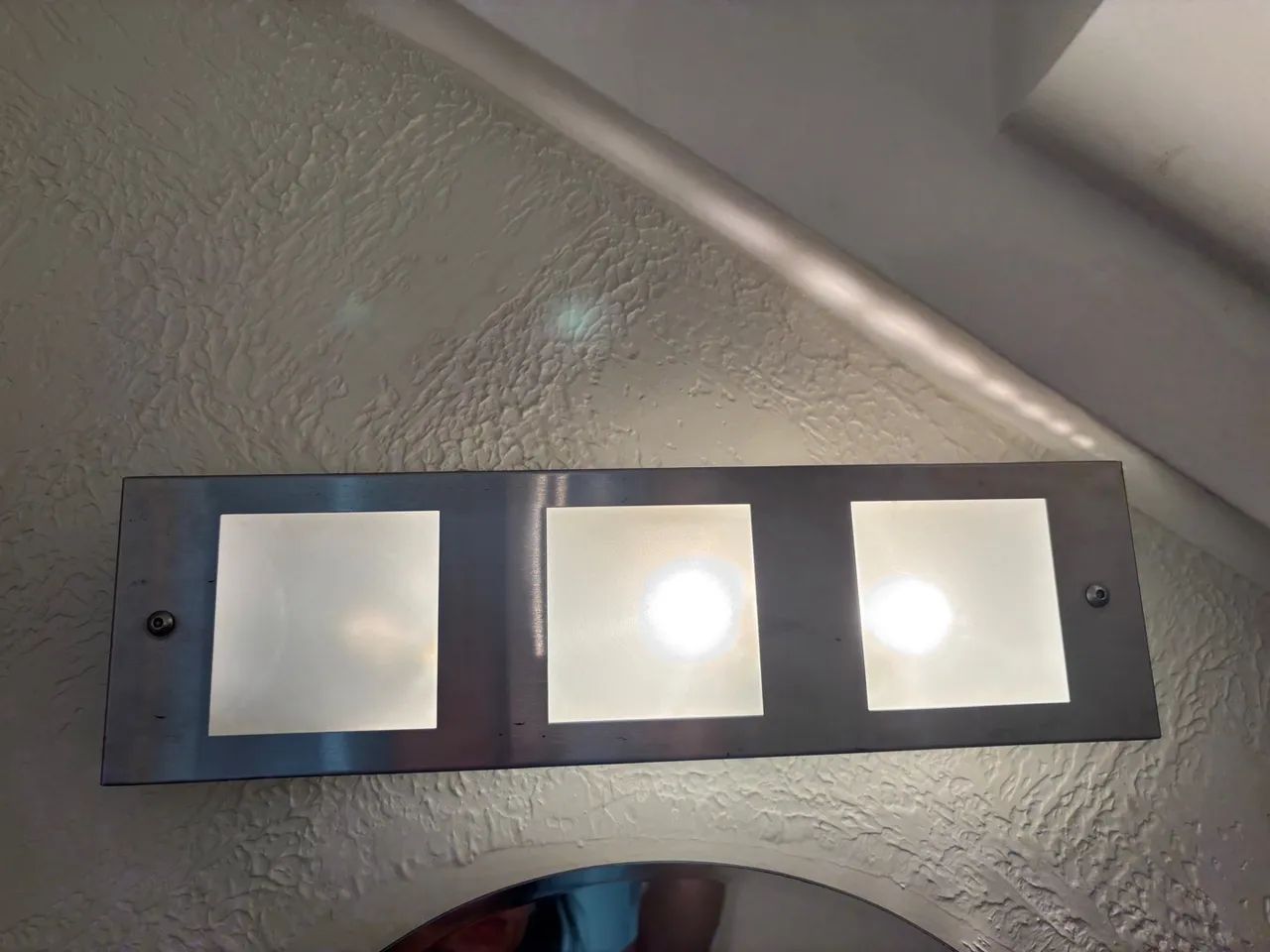 Luminária de parede para banheiro com 3 lâmpadas