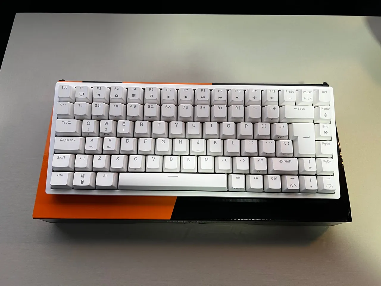 Teclado Royal Kludge RK84 Tri Mode