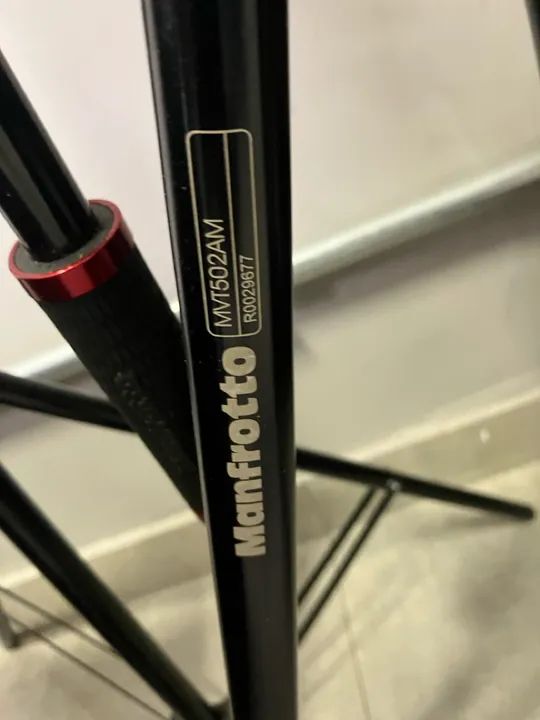 tripe manfrotto em perfeito estado com cabeça hidraulica