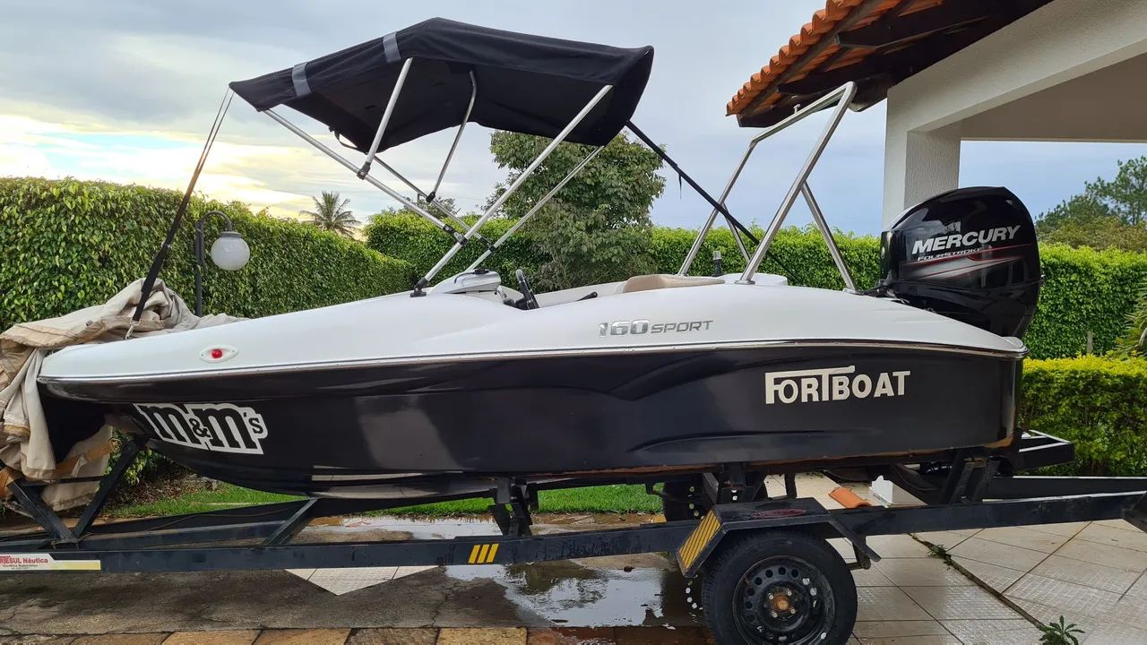 Lancha 16 pes, completa, com motor 60hp4T mercury. 