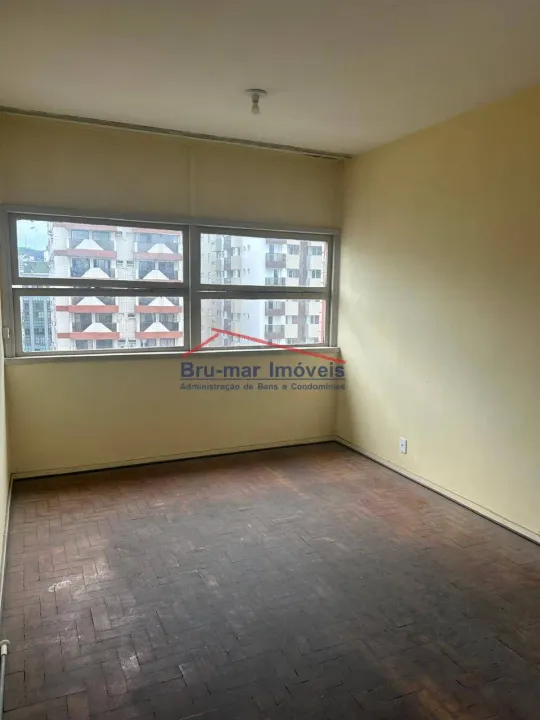 Sala Living Ampla Podendo dividir 1 Quadra da Praia a Venda no Gonzaga
