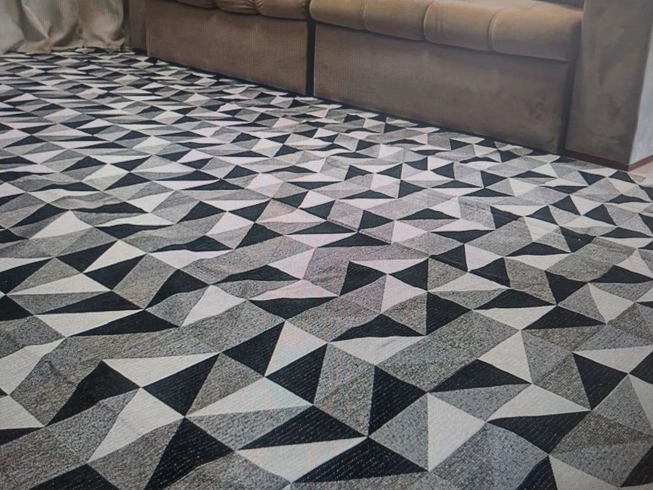 Tapete Geométrico Preto e Branco