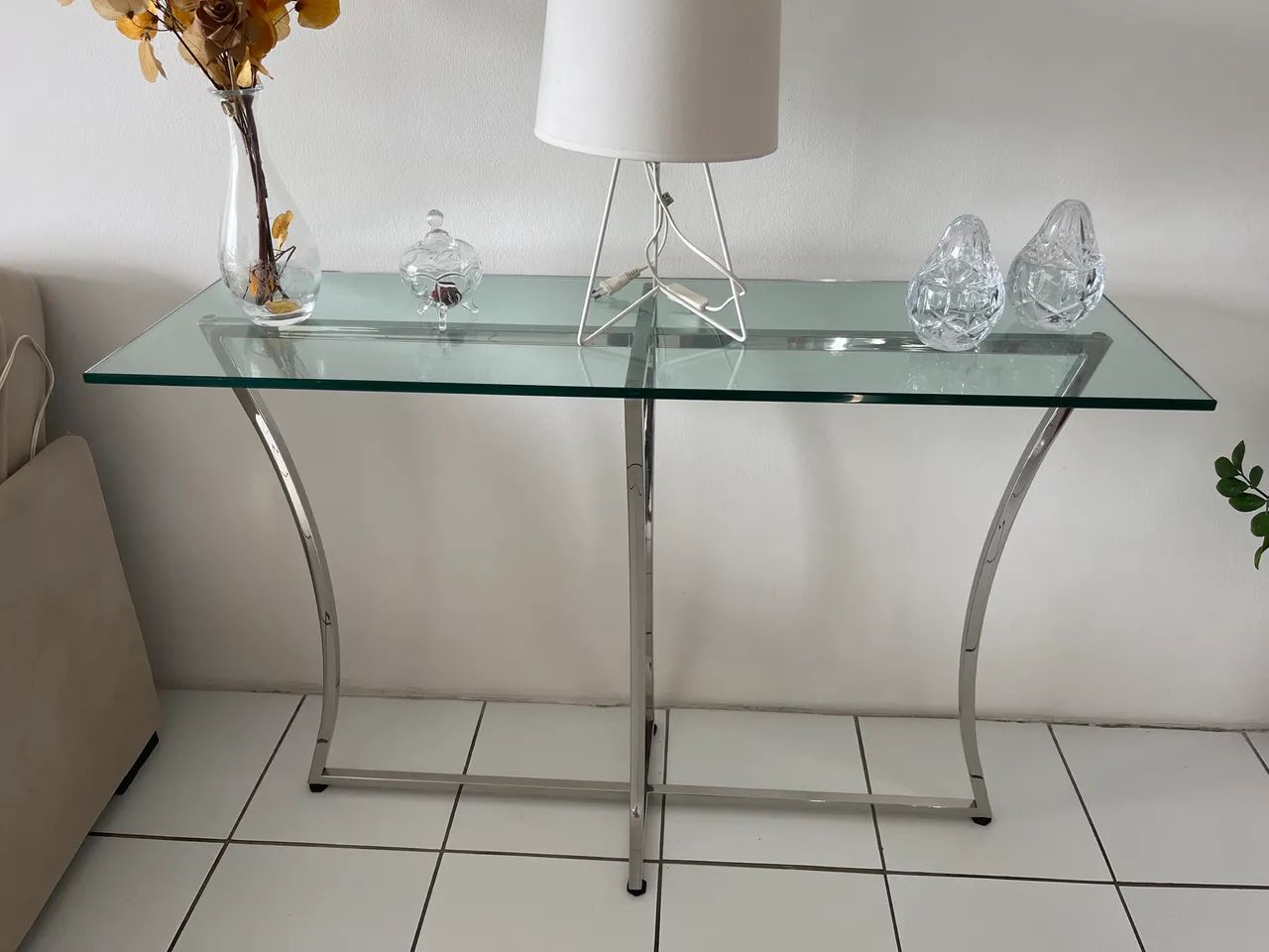 Aparador de vidro com base inox polido