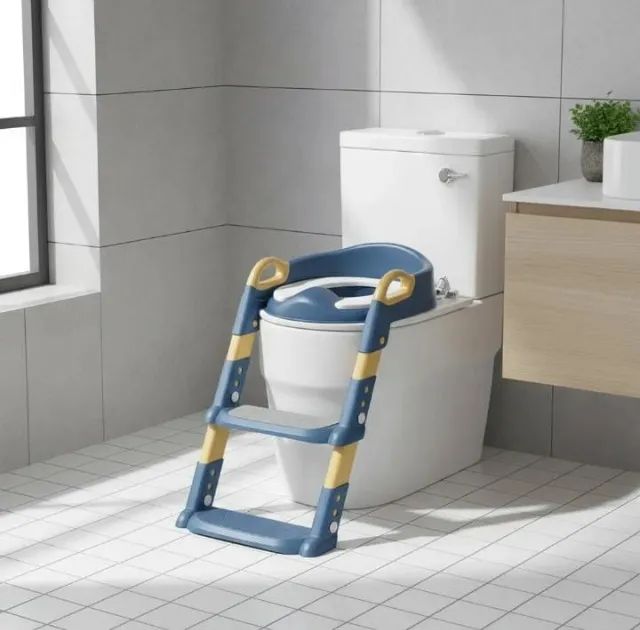 Redutor infantil para vaso sanitário com escada. Sem uso, montado apenas 1 vez. - Foto 2