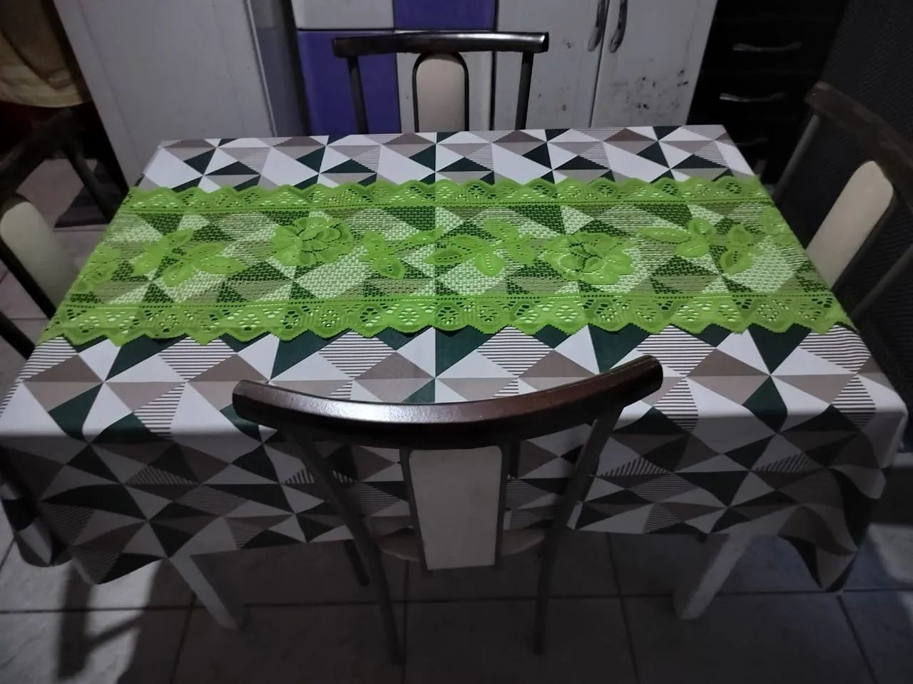 Caminho de Mesa em Triângulos com Renda - Foto 2