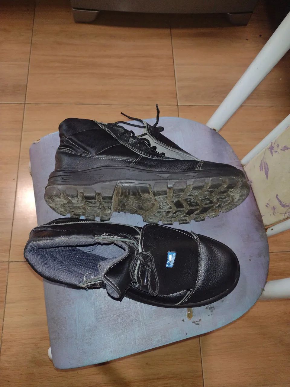 Botas de segurança em couro preto - Foto 4
