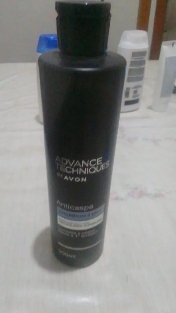 Shampoo combate a caspa desde a primeira lavagem.  Avon Advance Techniques Anti caspa 