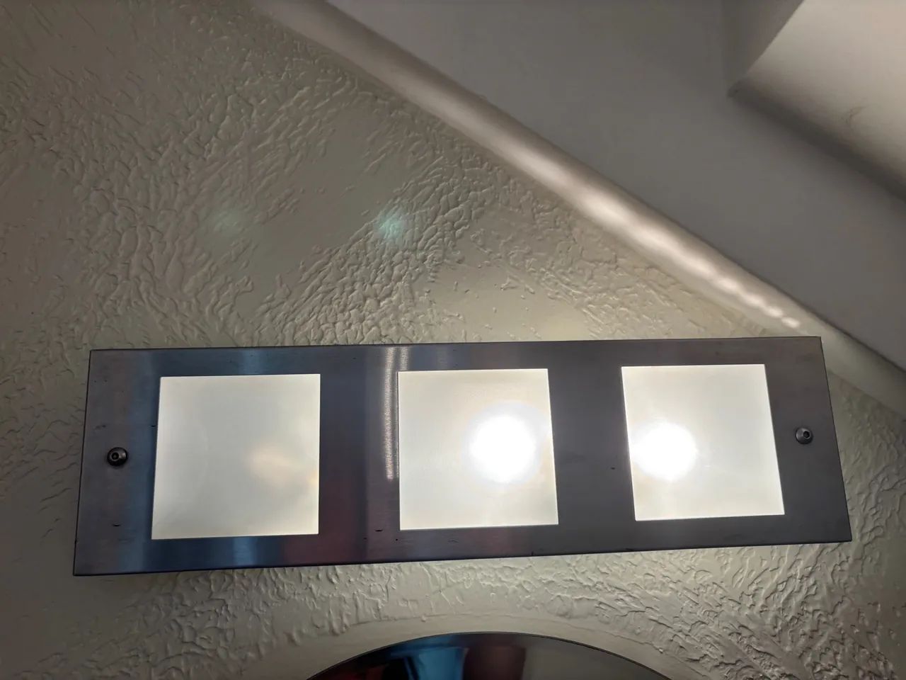 Luminária de parede para banheiro com 3 lâmpadas - Foto 4