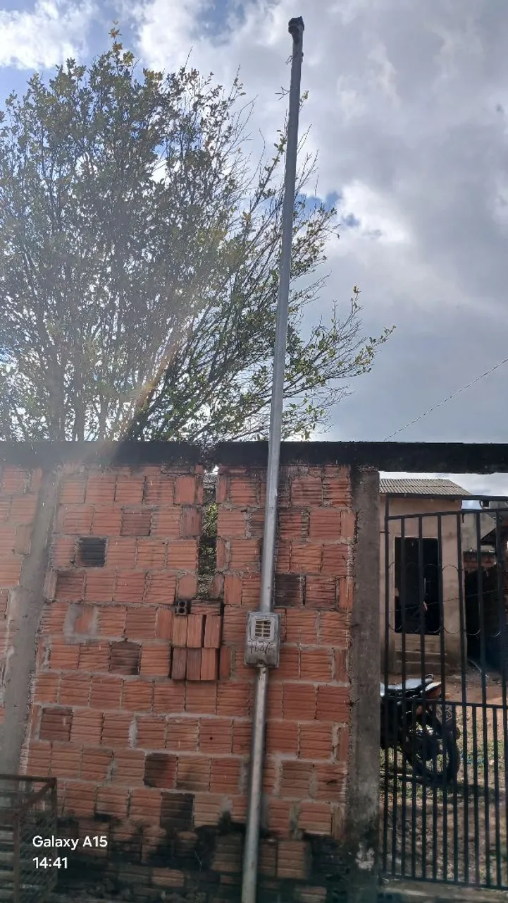 Poste de energia.