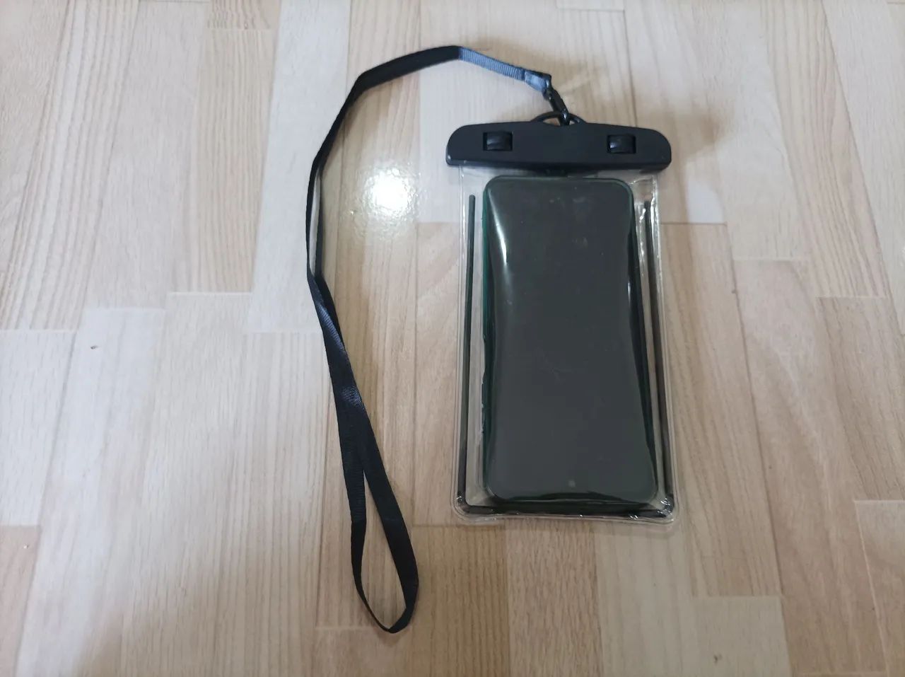 Capinha proteção água respingos celular  - Foto 5