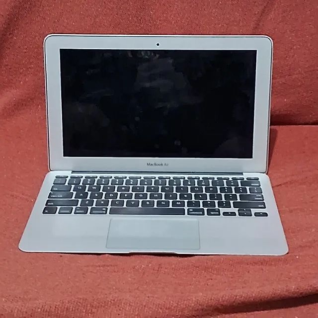 MacBook本体 MacBook air 2011 Macbook Air 2011 (Intel I5/4GB RAM/SSD 256GB) | PC Builder