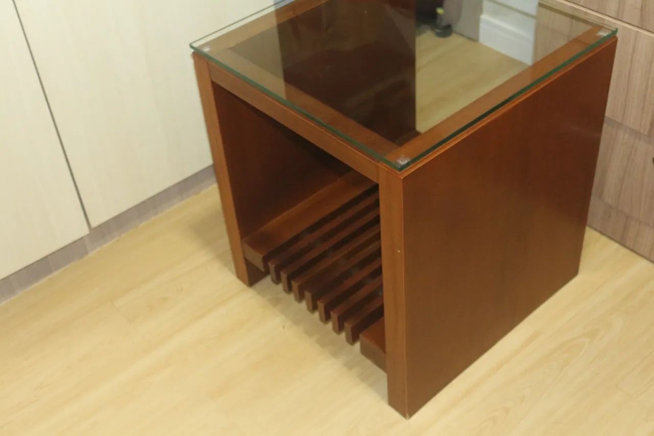 Mesa de centro com vidro e prateleira - Foto 5