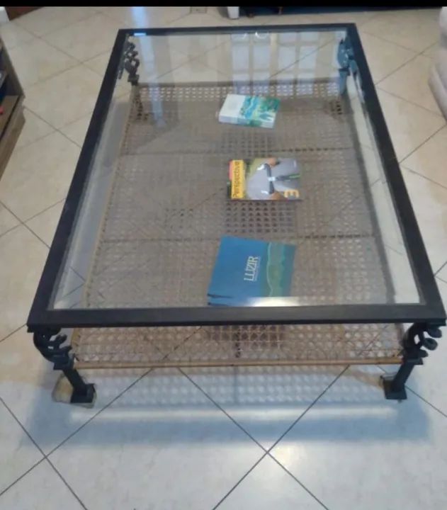 Mesa de Centro em Vidro com Base em Vime