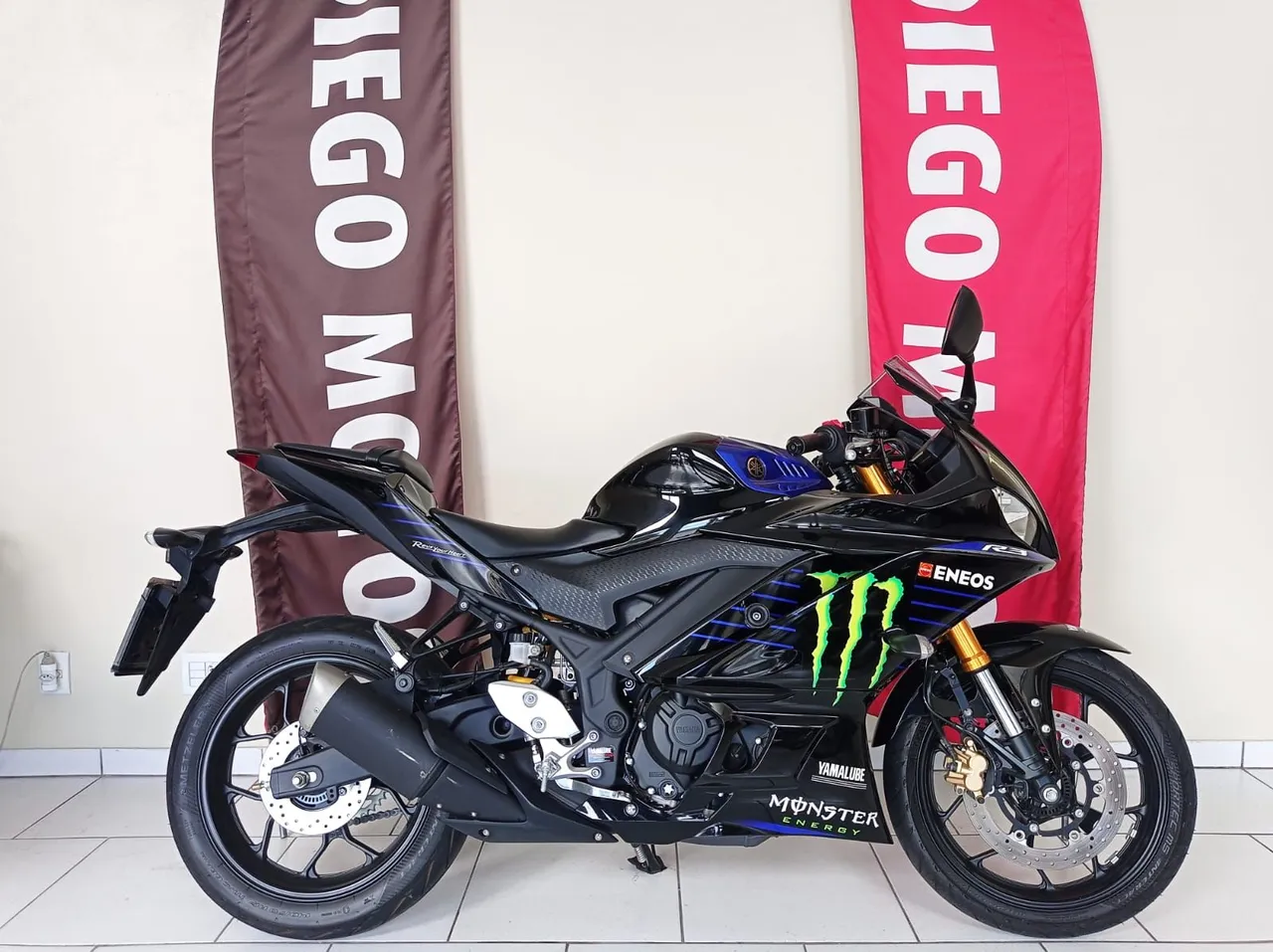 Yamaha R3 321 ABS , com 400 km, ( ac. Moto )