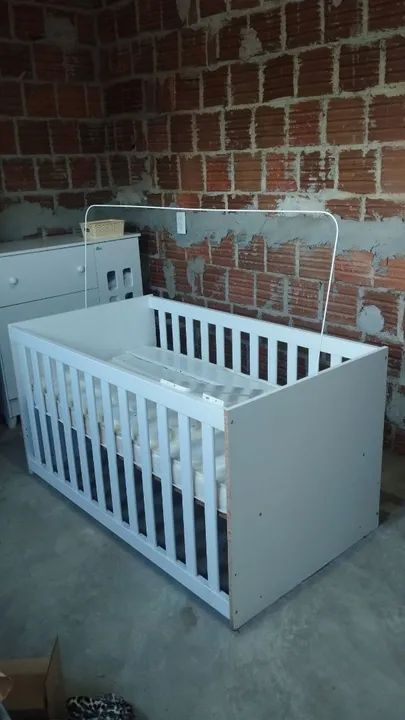 Cômoda e berço e colchão 