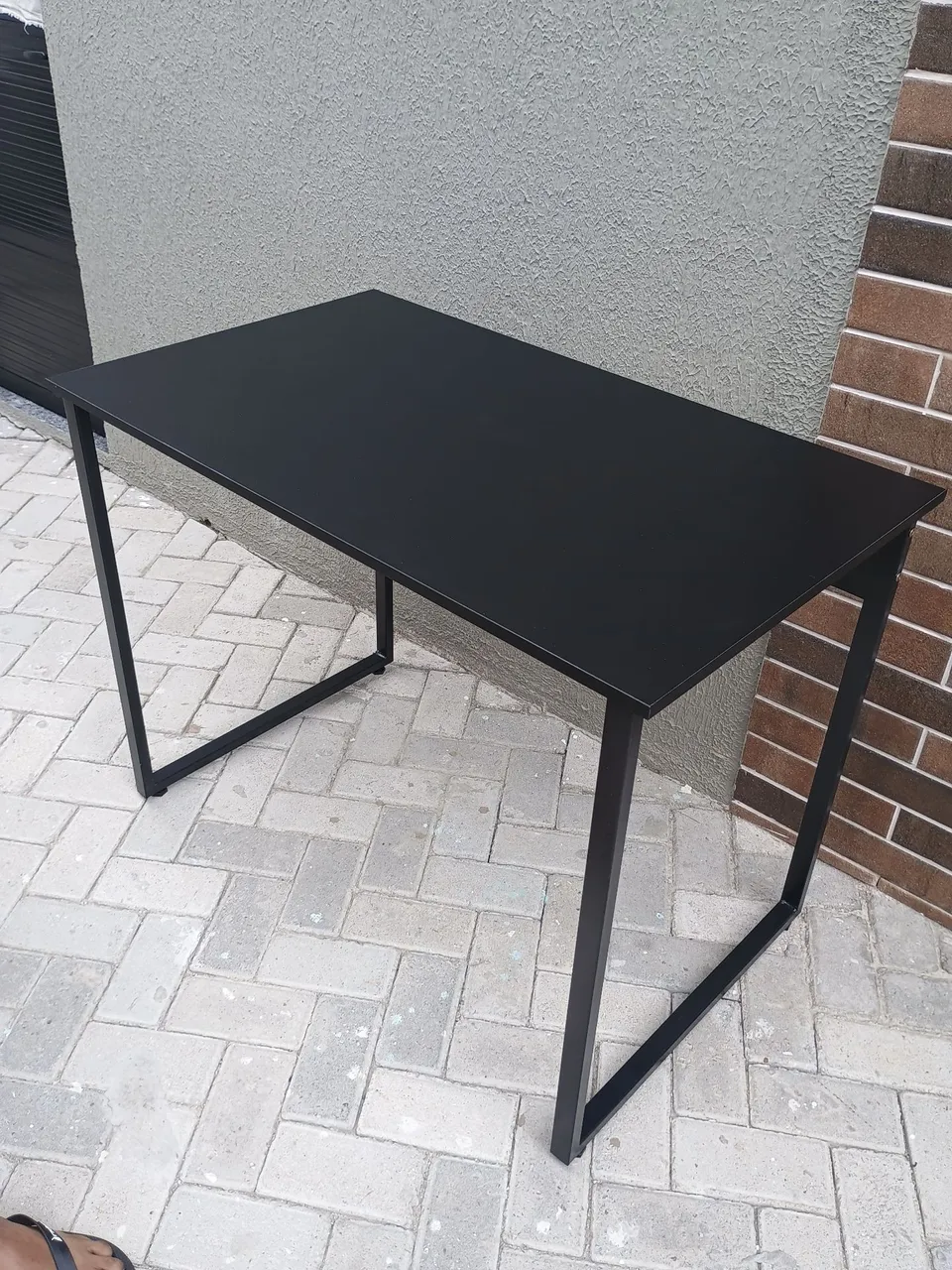 Mesa de Escritório Preta com Design Moderno