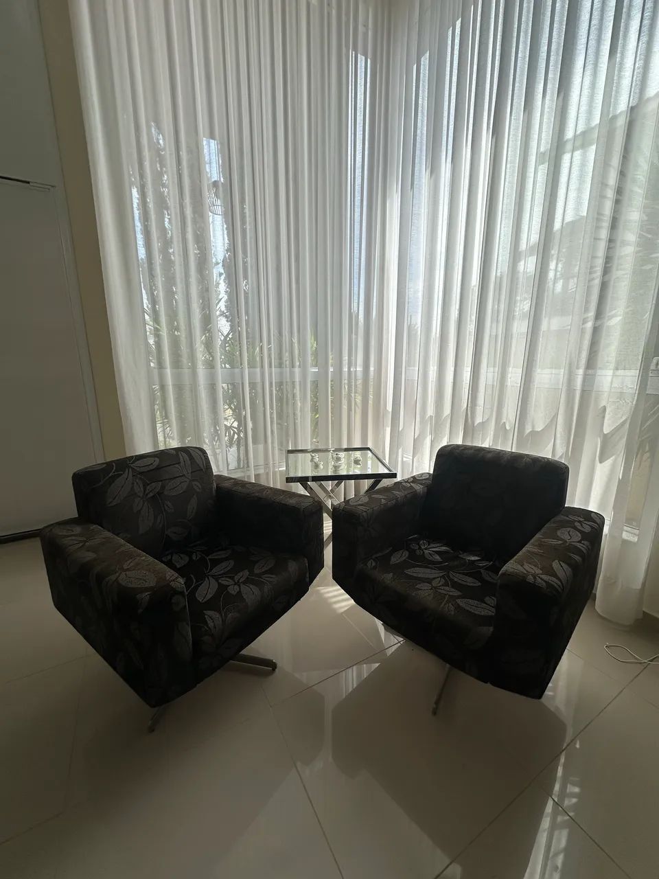 Mesa de Canto espelhada perfeita para usar com poltronas  - Foto 2