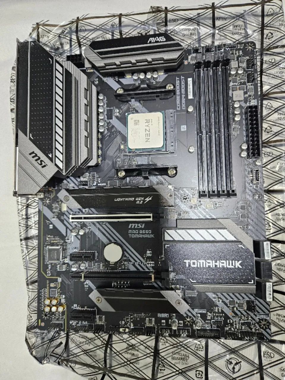Kit AMD Ryzen 5 3600X + Placa mãe MSI B550 Tomahawk (Sem memória e com detalhe)