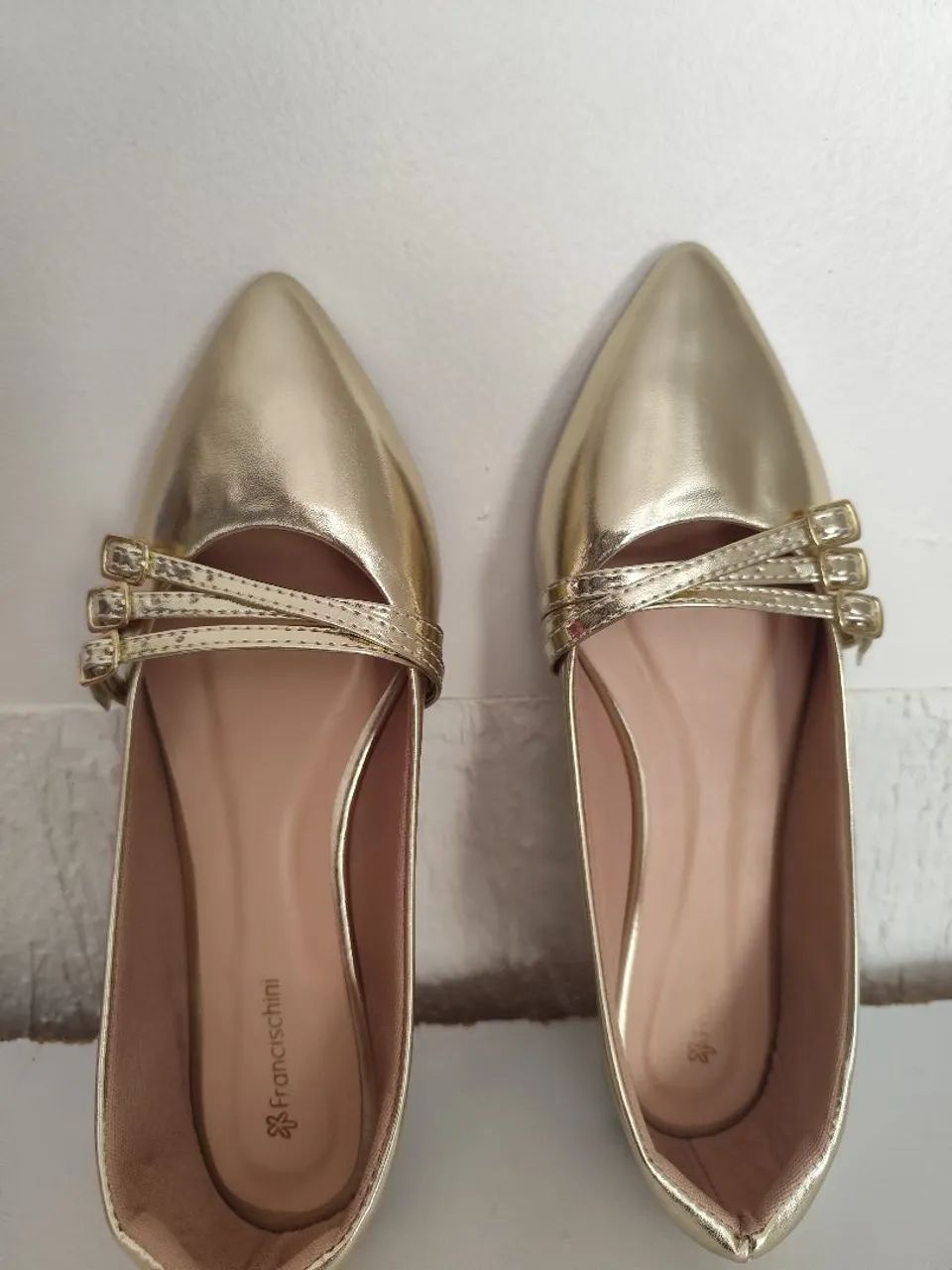 Sapato feminino dourada Thaiza Francischini  - Foto 3