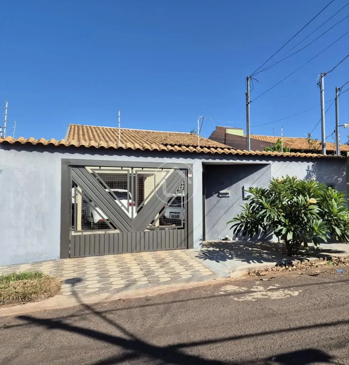 CASA COM 3 DORMITÓRIOS REGIÃO DO COLEGIO MILITAR