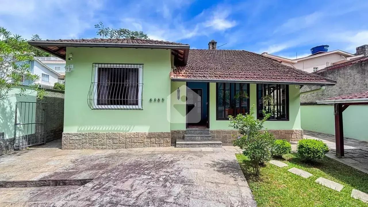 Casa à venda com 4 quartos, 397m² - Valparaíso - Petrópolis/RJ