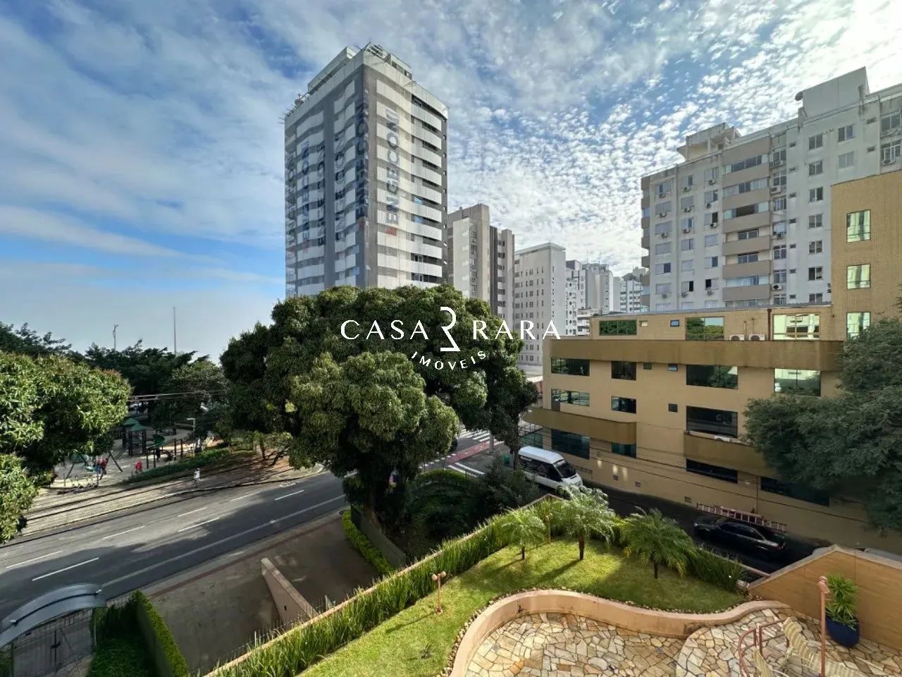 Apartamento 5 dormitórios (2 suítes) e 2 vagas com hobby box - Agronômica - Foto 2