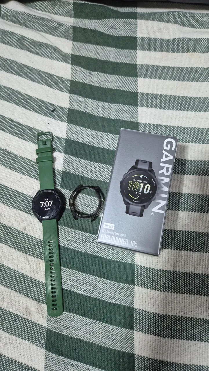 Garmin Forerunner 165 AMOLED - Novo na Caixa