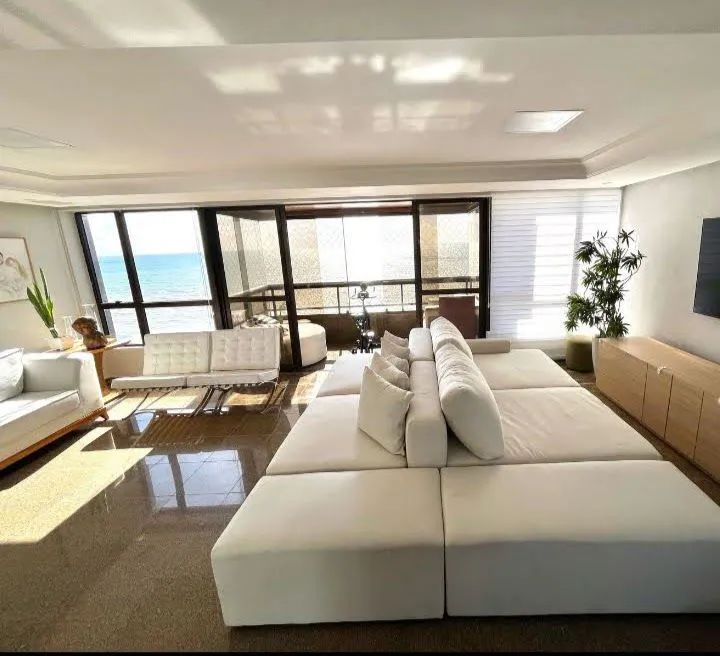 Sofá Modular Branco com Vista para o Mar