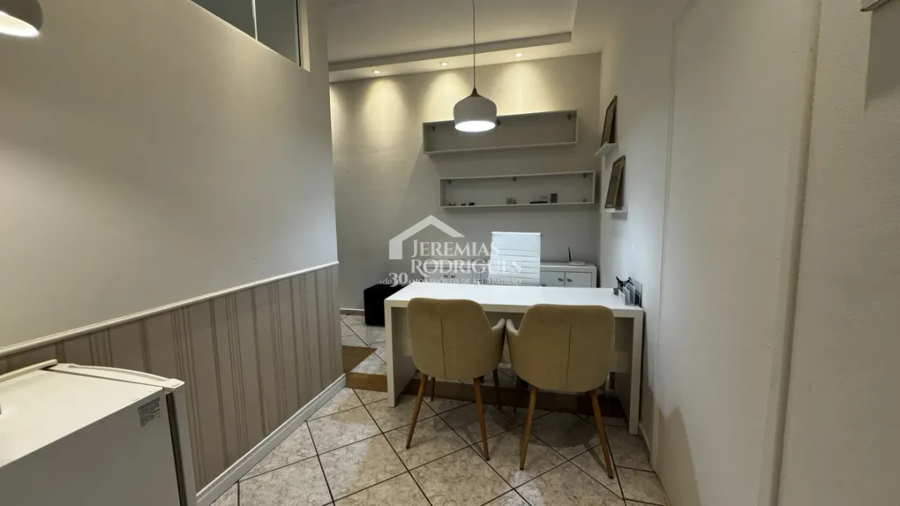 Sala comercial para venda e locação com 327 m² no Edifício Mediclínica em Pindamonhangaba/