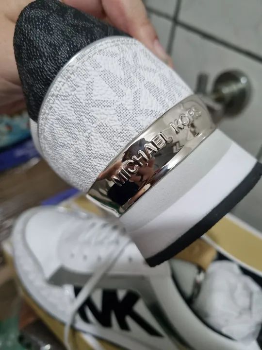 Tênis Michael Kors branco - Foto 4
