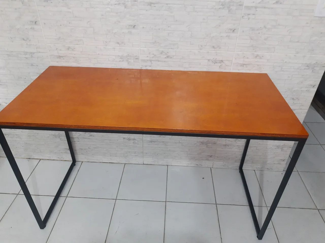 Mesa/escrivaninha estilo industrial feita sob medida! Metal e madeira! escritório home off - Foto 3