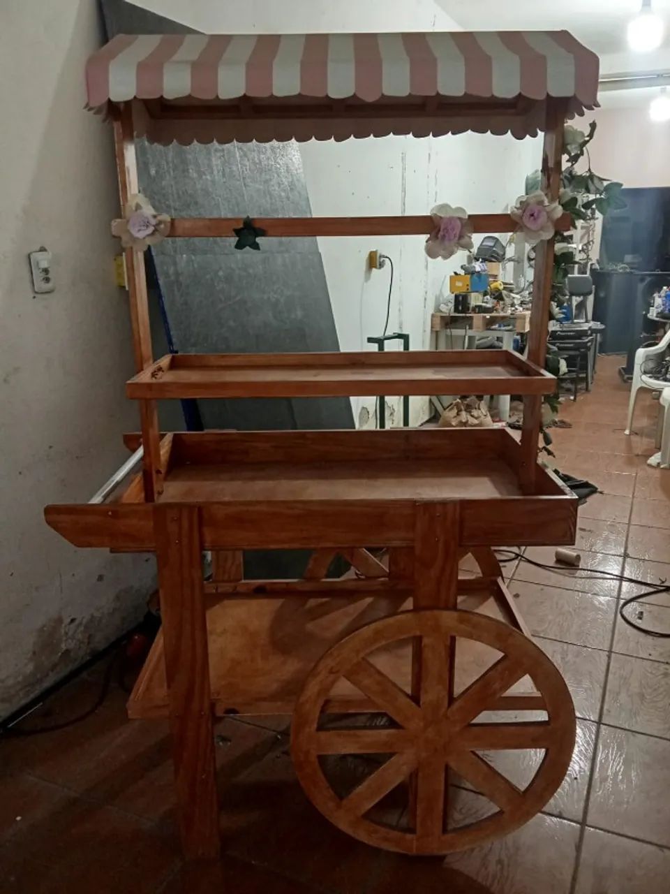 Carrinho Expositores de Madeira