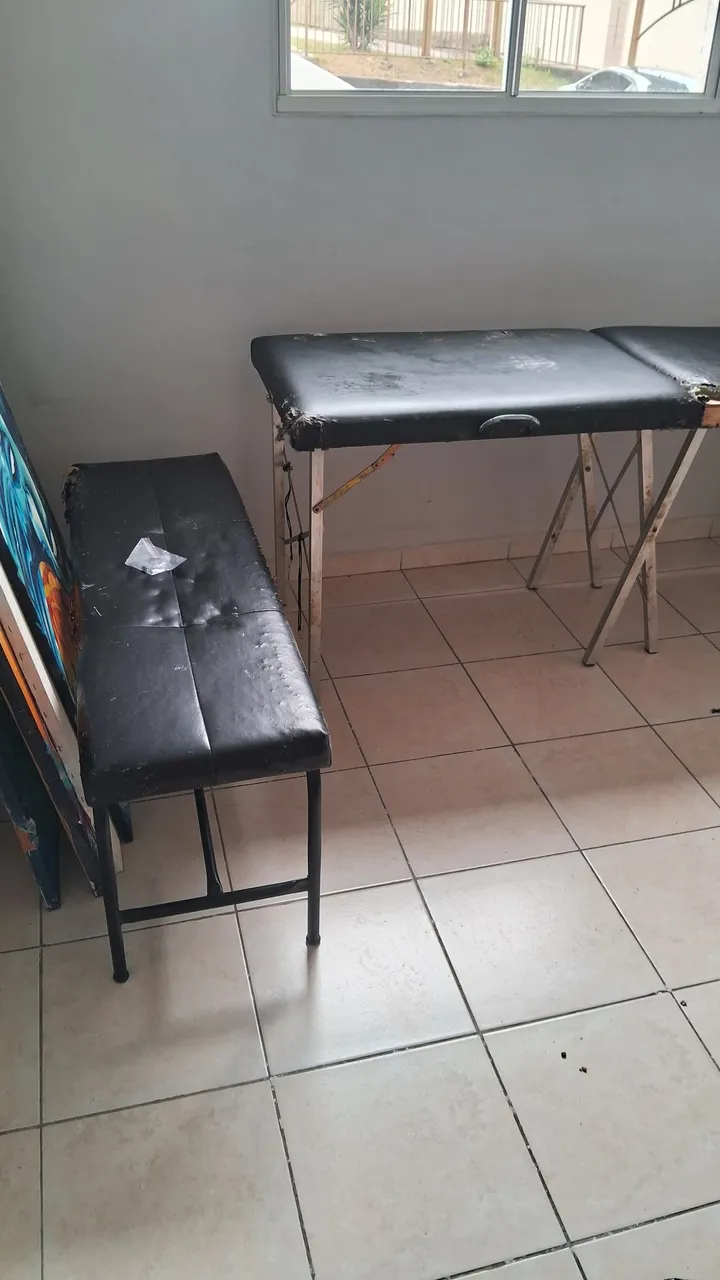 Cavalete de pintura artístico , banco e bancada .