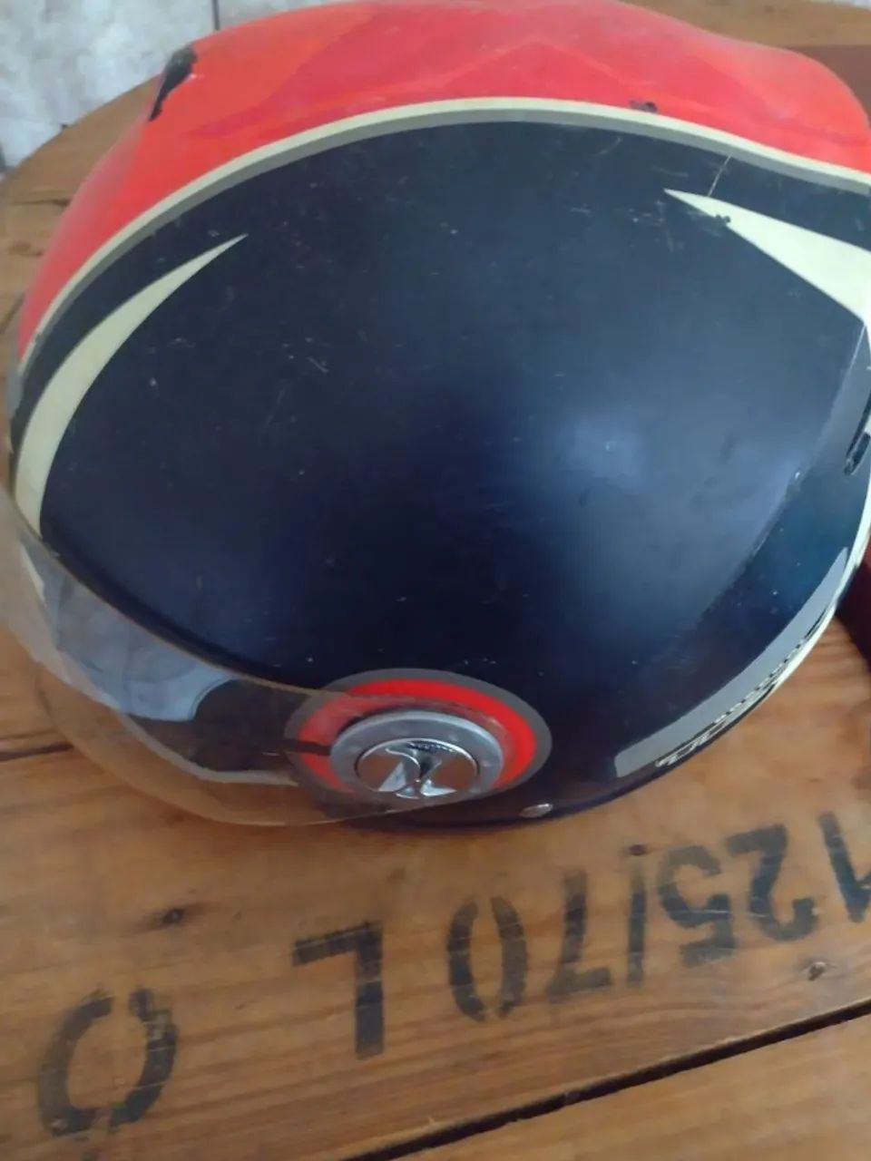 Vende ou troca  capacete  - Foto 2