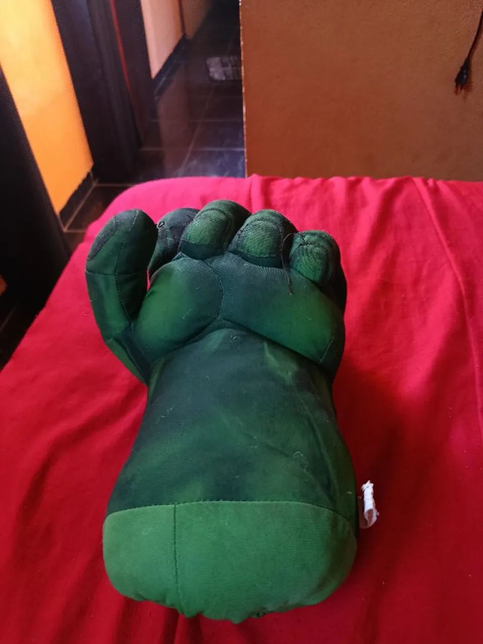 Máscaras e a luva do Hulk  - Foto 2