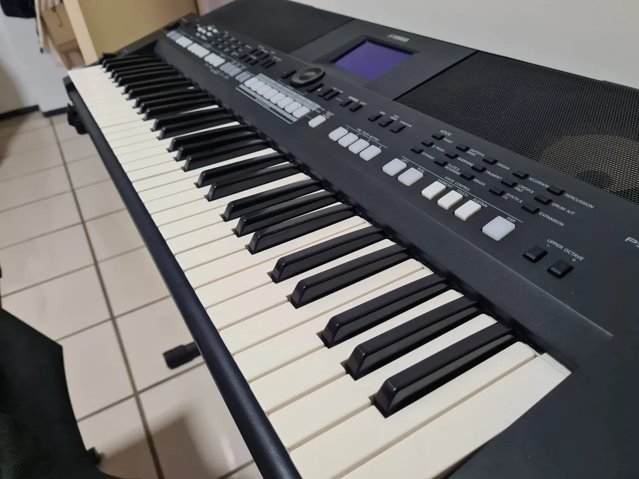 Teclado Yamaha PSR-S650 Semi-Novo