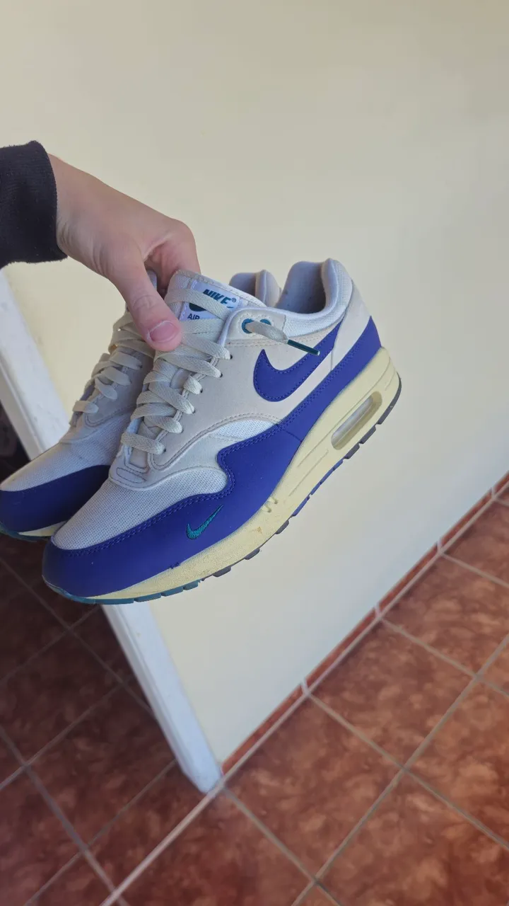 Tênis Nike Air Max 1 Azul e Bege