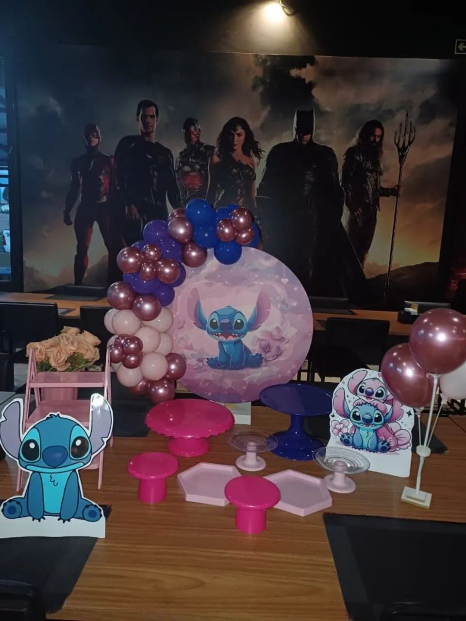 Kit Decoração Festa Stitch e outros  alugueis de painéis e mesas