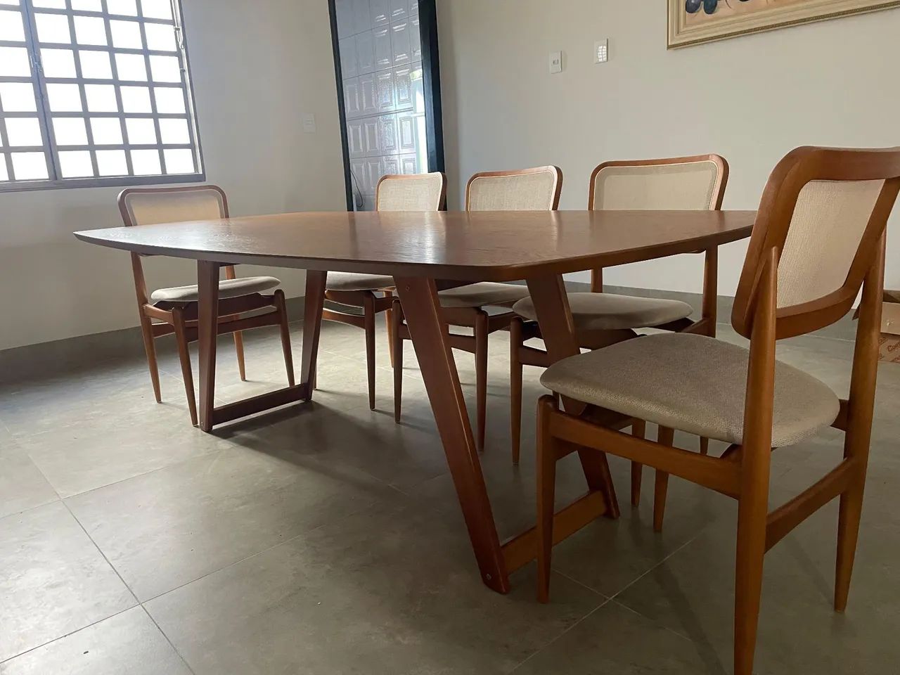 Mesa de Jantar de Madeira Maciça 8 cadeiras super resistente  - Foto 2